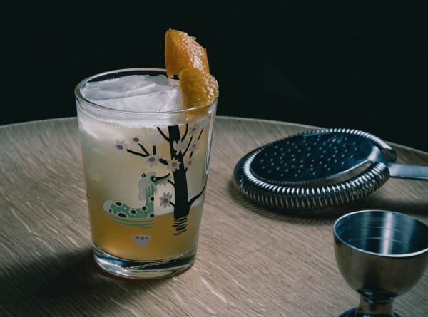 Peach Dennis alkoholiton drinkki