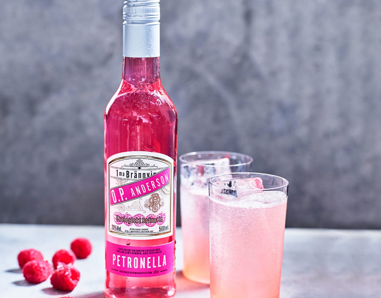 Petronella Hallon Lemonad drink