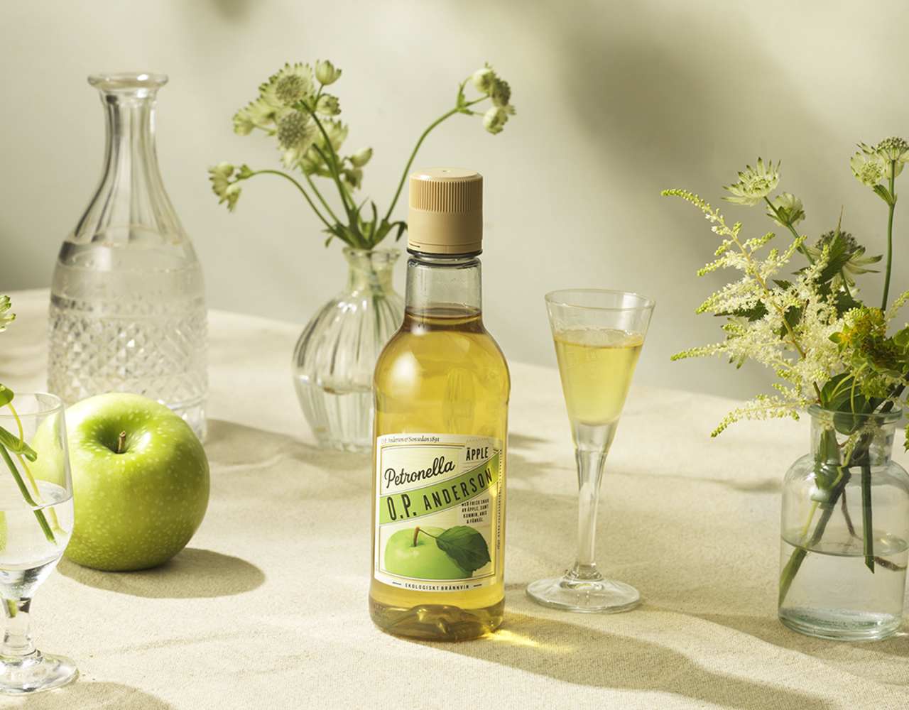 Petronella äpple 35 cl flaskbild