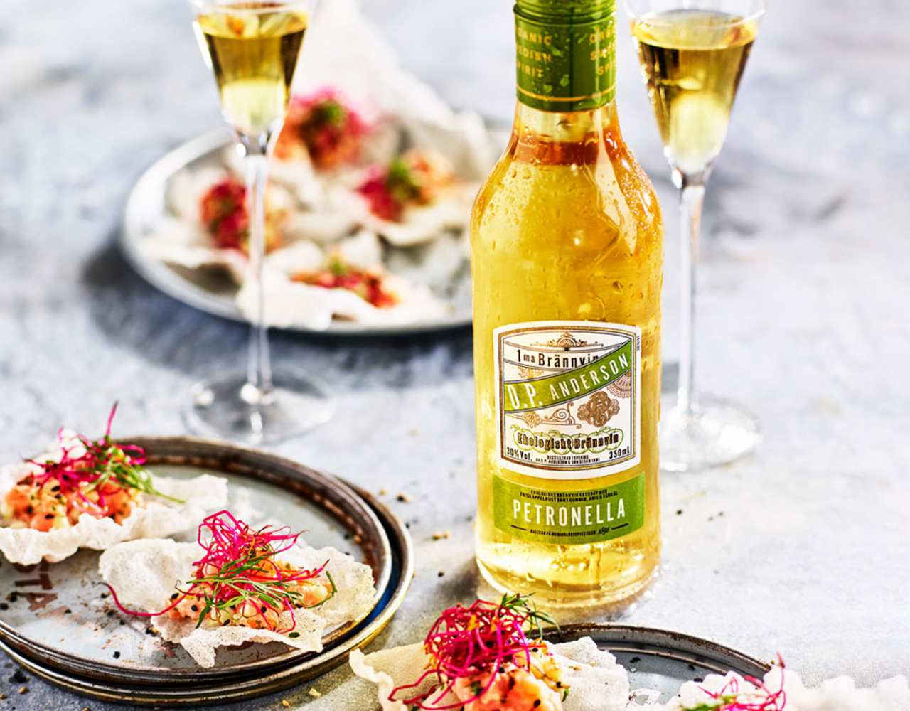 Asiatisk laxtartar med äpple och ingefära till Petronella snaps