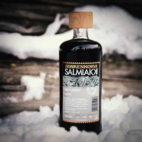 Koskenkorva Salmiakki Flasche und Schnee