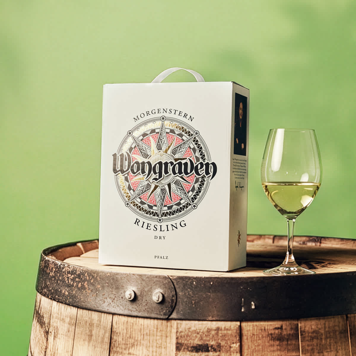Wongraven_Riesling_bib_tynnyrin_päällä
