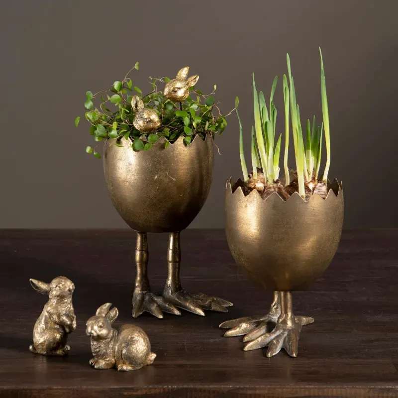 Kruka med kycklingfötter.