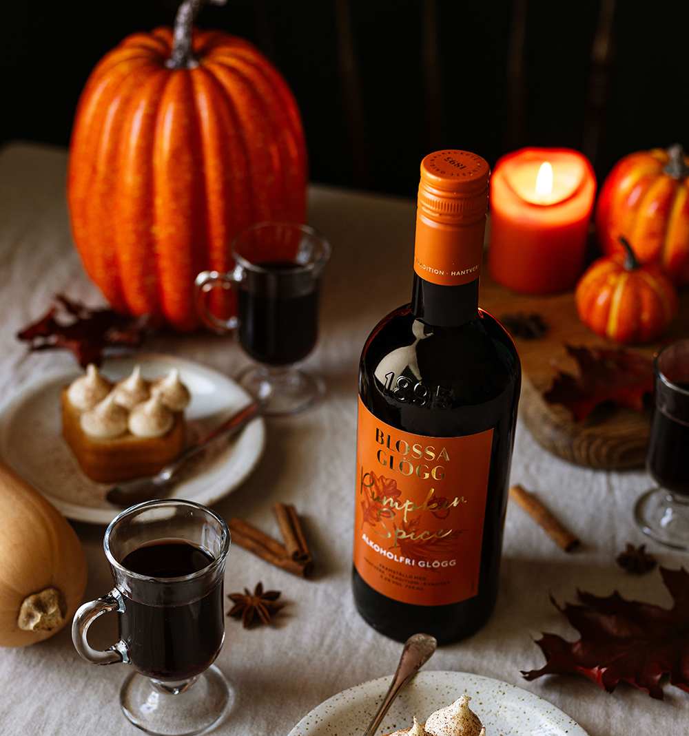 Blossa_Pumpkin_spice_ja_kurpitsa_poydalla
