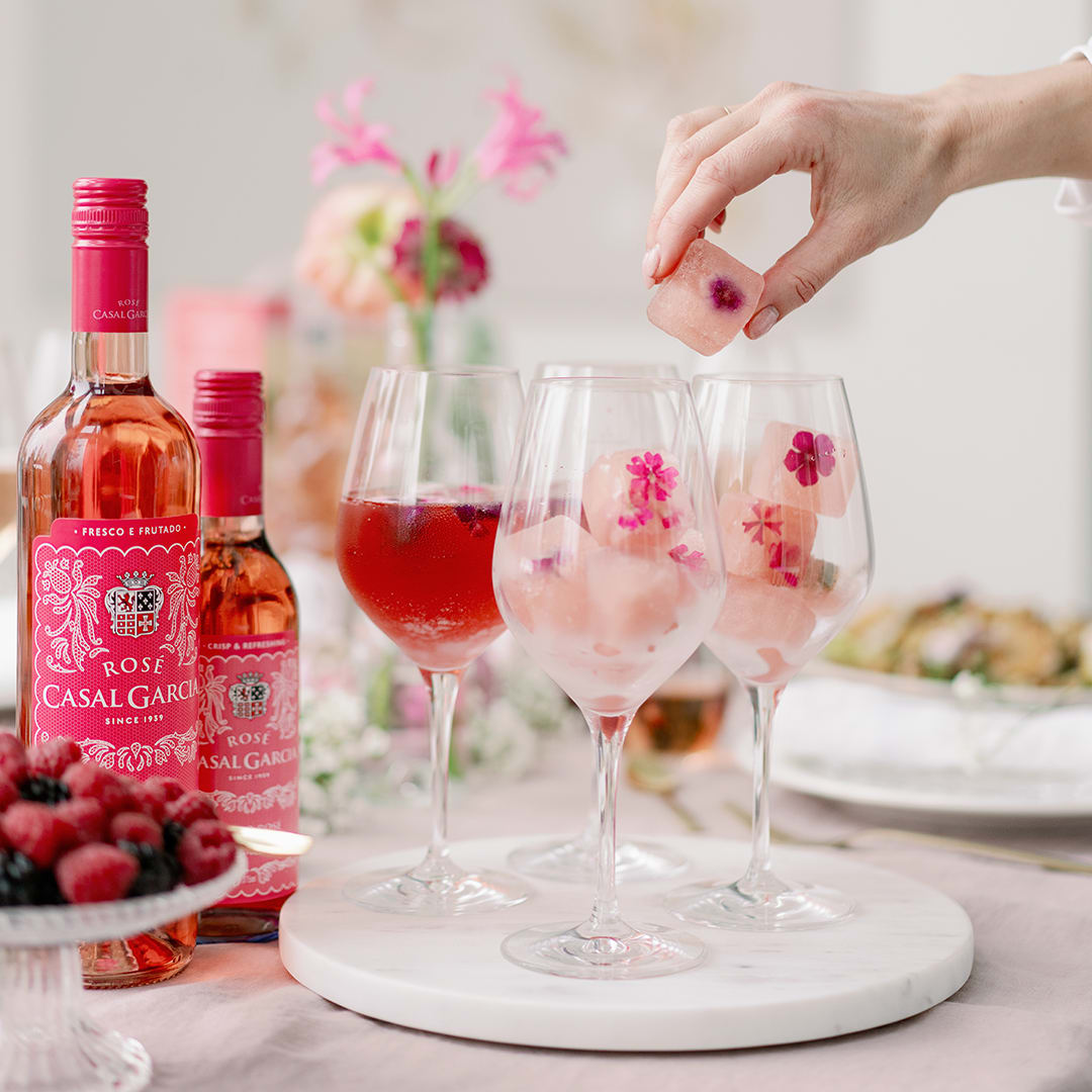 Casal Garcia rose ja viinistä tehdyt jääpalat