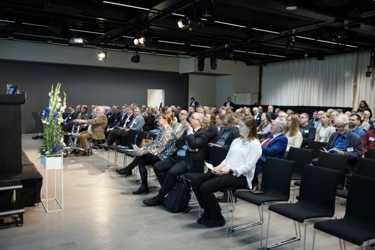 Rakennusten energiaseminaarin yleisöä - Tuomas Elenius