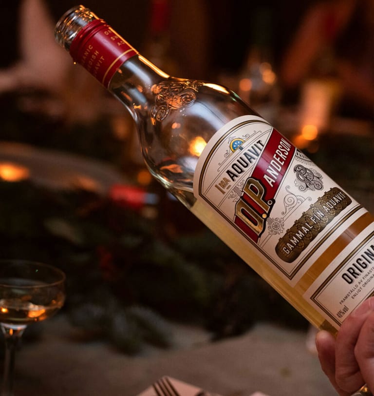 O.P. Anderson Aquavit wird zu Weihnachten serviert