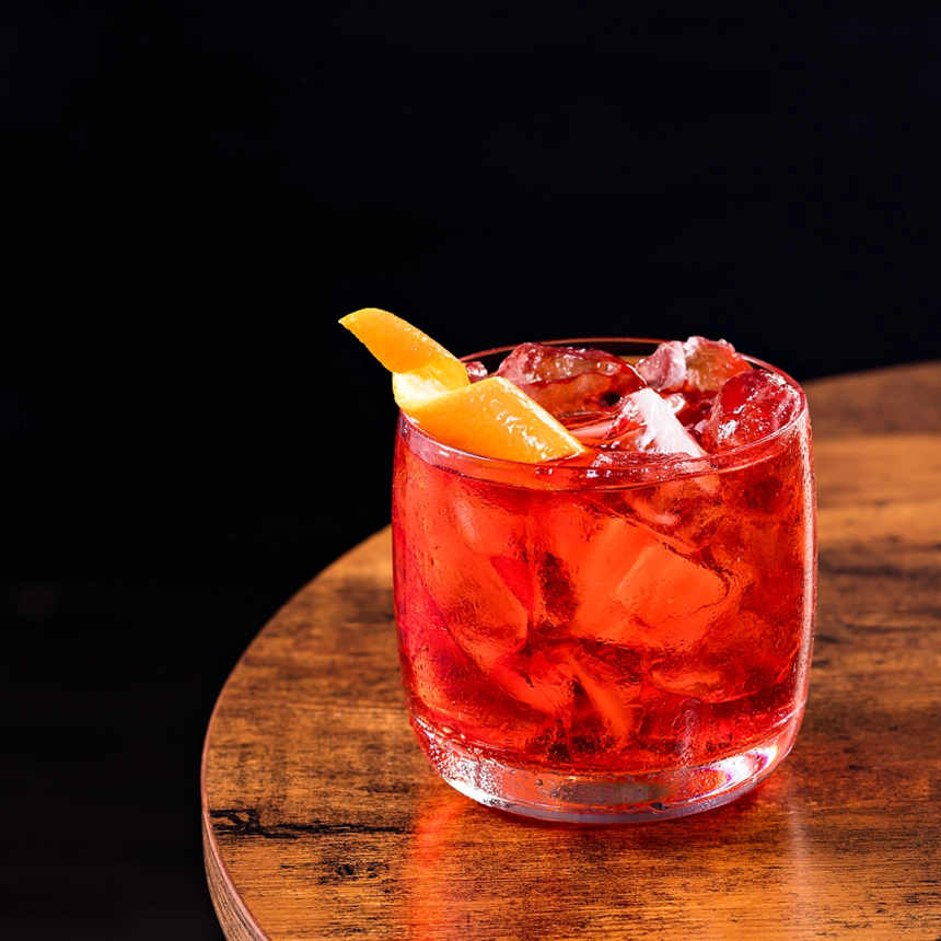 Kingston Negroni kokteil rummiga