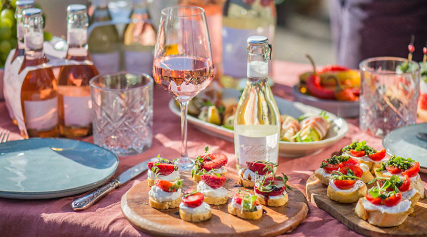 Kitsejuustukreemiga krõbesaiad maasika ja balsamico kreemiga