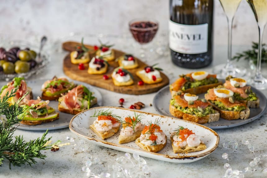 Krevetisalatiga lapileiva suupisted