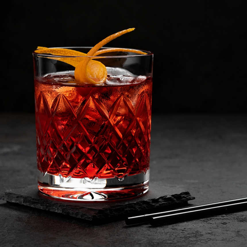 Pineapple Kingston Negroni kokteil rummiga