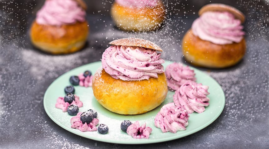 Hõrgud vastlakuklid mustikamoosiga