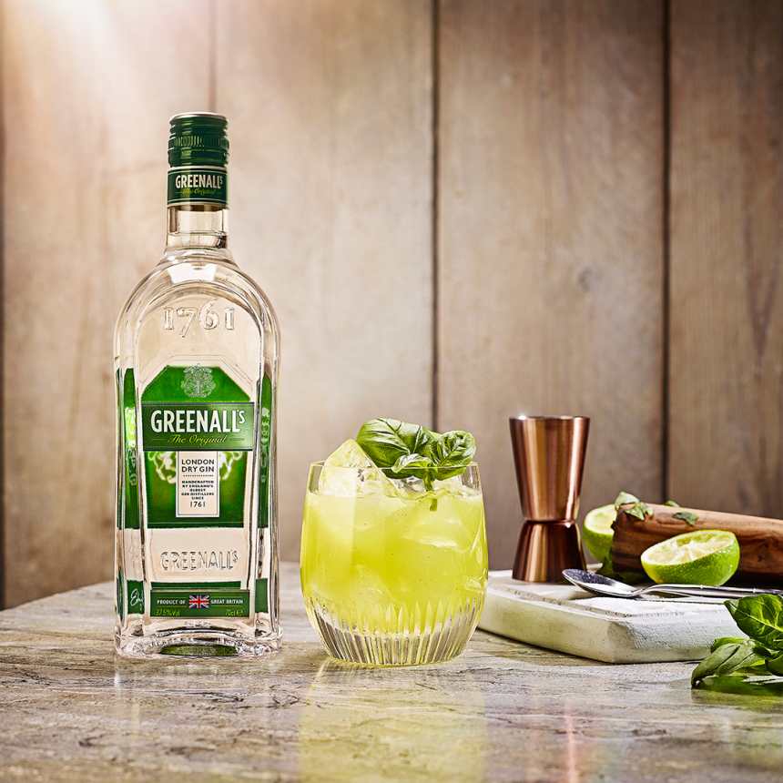 Basil Smash džinnikokteil