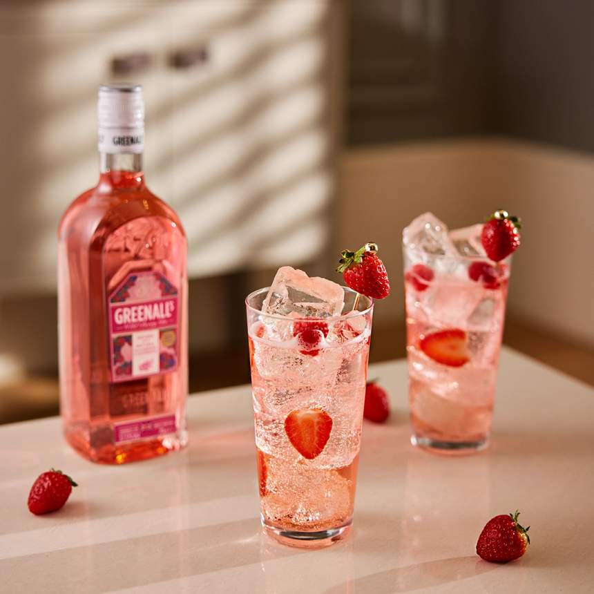 Kergelt magusa ja marjase maitsega Gin & Tonic džinnikokteil.