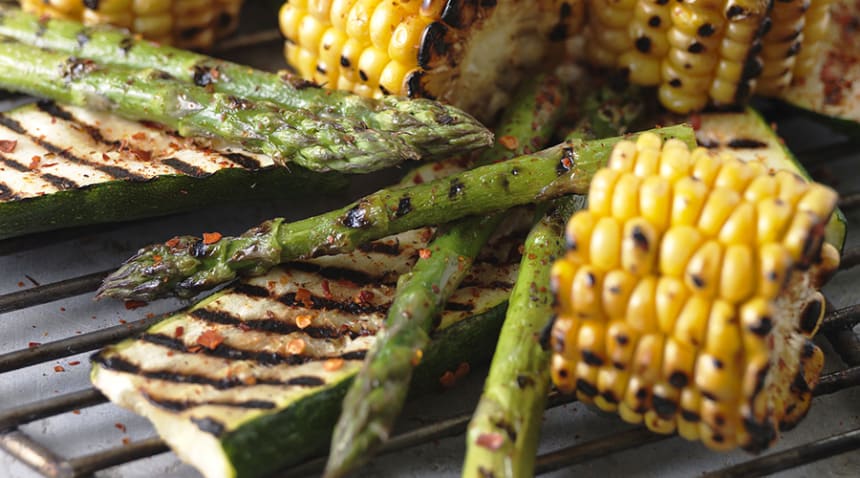 Grillitud köögiviljad ürtide ja tšilliga