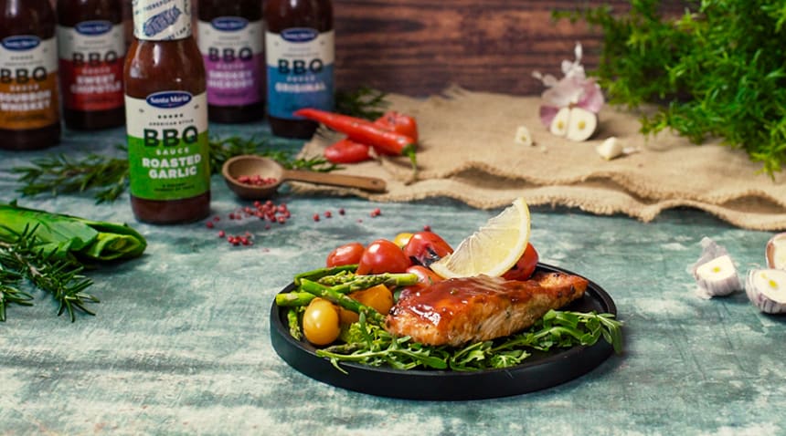 Ürtidega marineeritud BBQ lõhe grillitud tomatitega