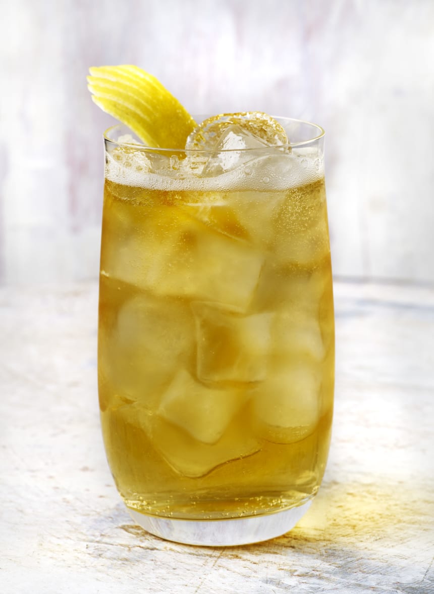 kokteil larseni konjak angostura ginger ale