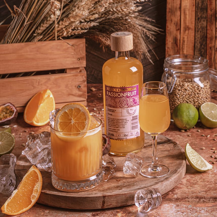 Puuviljane ja rikkalik rummikokteil passionvilja likööriga