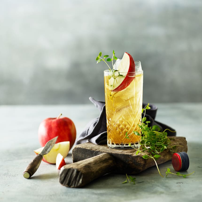 LINIE Aquavit Cocktail with apple juice