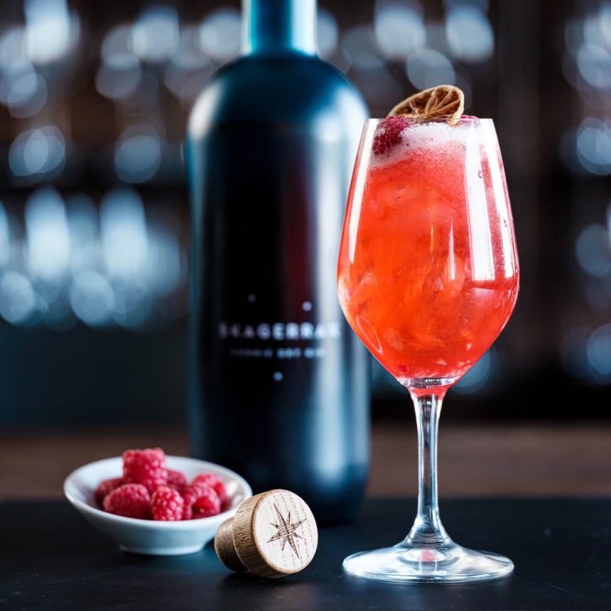 Lindesnes Club Himbeercocktail mit Skagerrak Nordic Dry Gin