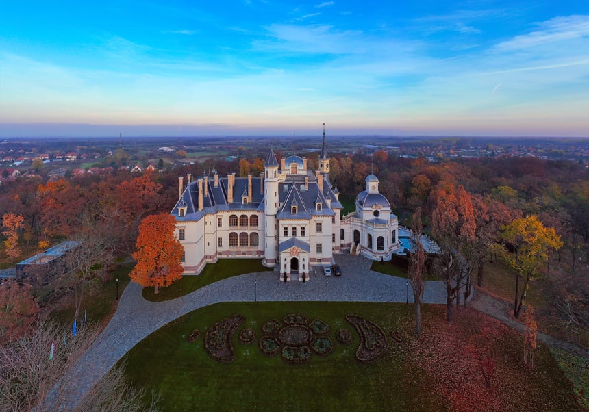 Botaniq Castle 