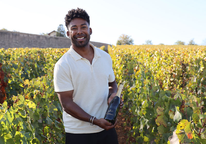 John Lundvik med Pour Toi på vingården i Bourgogne.