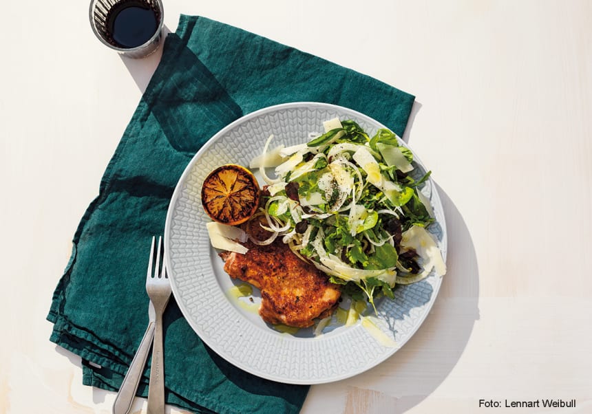 Stekt kycklinglår med fänkålssallad, parmesan och citron