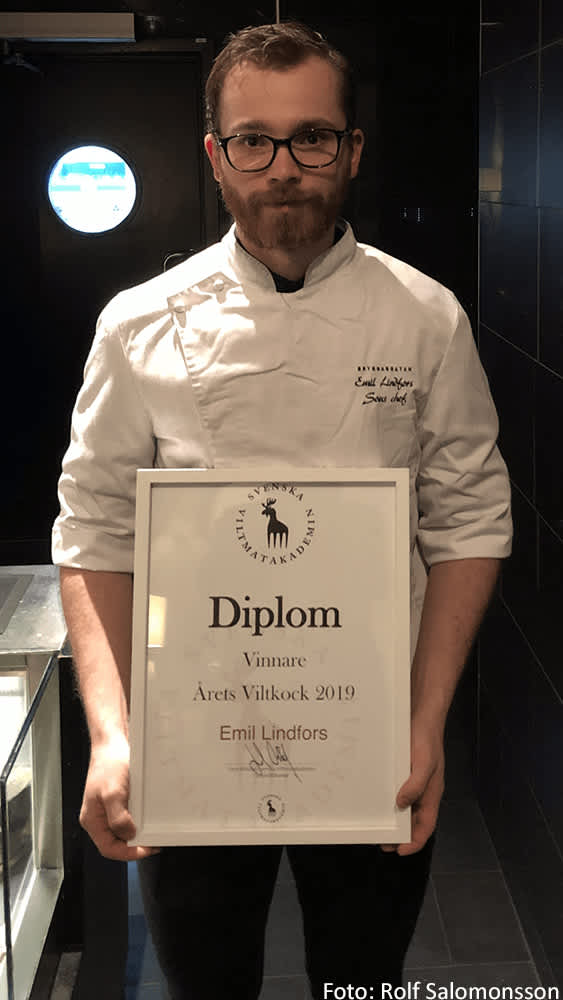 Emil med diplom från Årets Viltkock