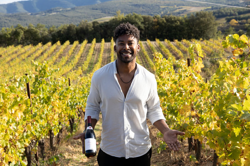 John Lundvik med nya vinet i Frankrike.