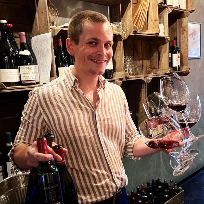 Theodor Ingvoldstad, sommelier på Vinbaren Uppsala.