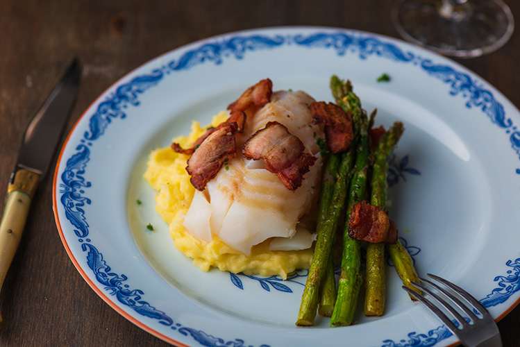 Ugnsbakad torskrygg med bacon