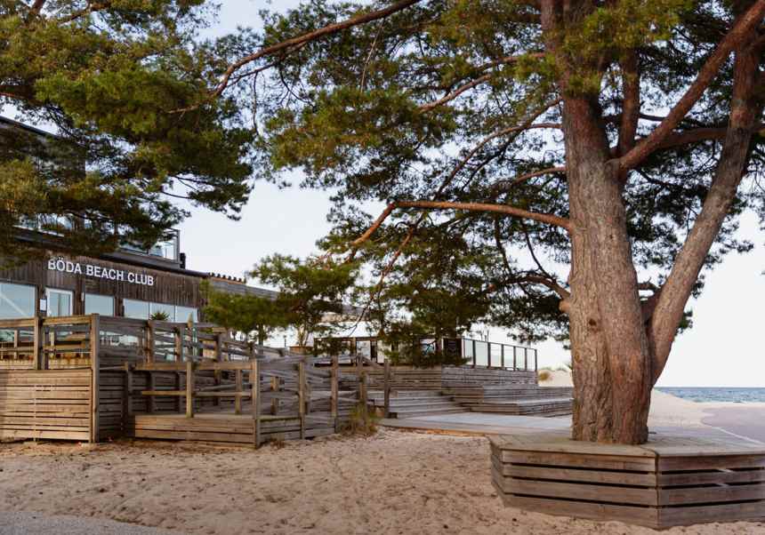 Böda Beach Club med havet i bakgrund
