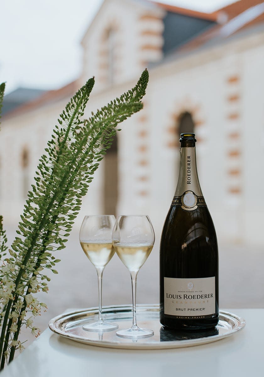 Louis Roederer med två glas