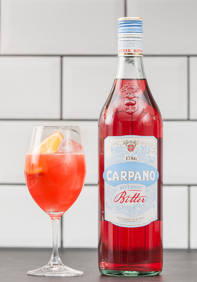 ​Carpano Botanic Bitter med drink i vinglas