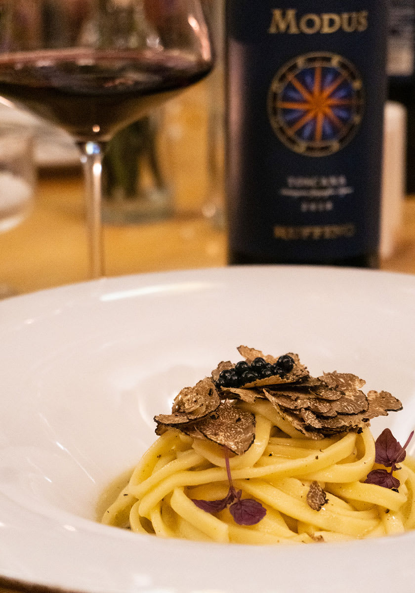 Paste med tryffel och vinet Ruffino Modus