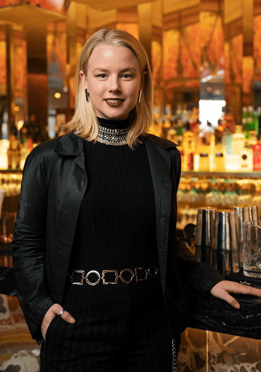 Tina Shine i bar