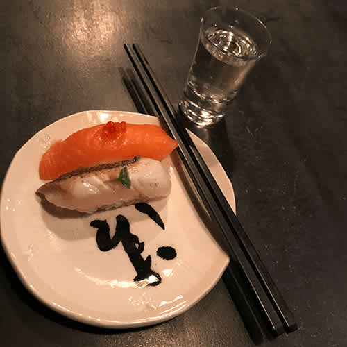 Sushi på Blue Light Yokohama