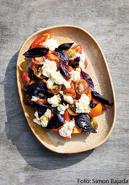 Tomater och egengjord ricotta av Mauritz Larsson Stormgaard