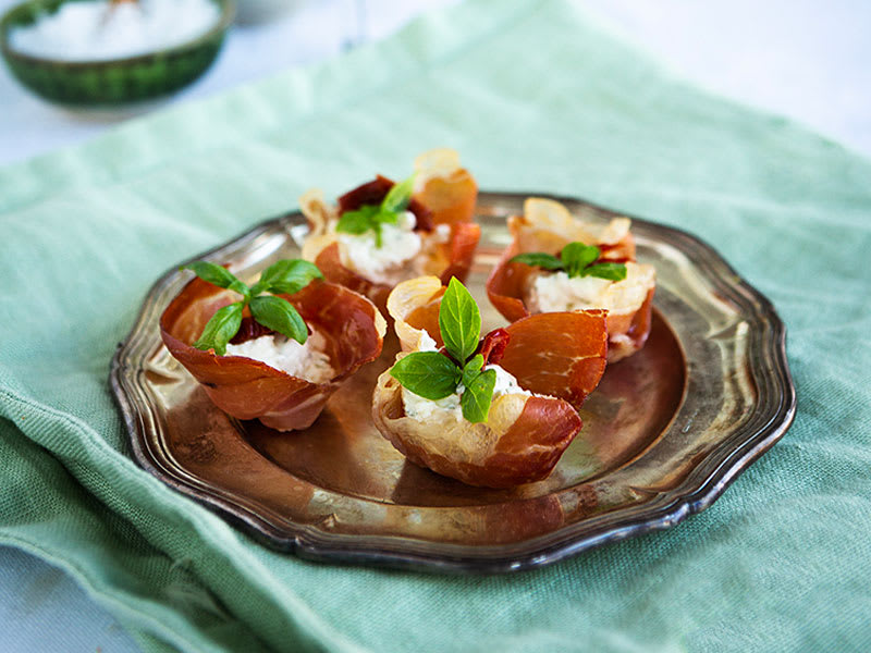 Snittar och bubbel bok med plockmat till mousserande folk o folk