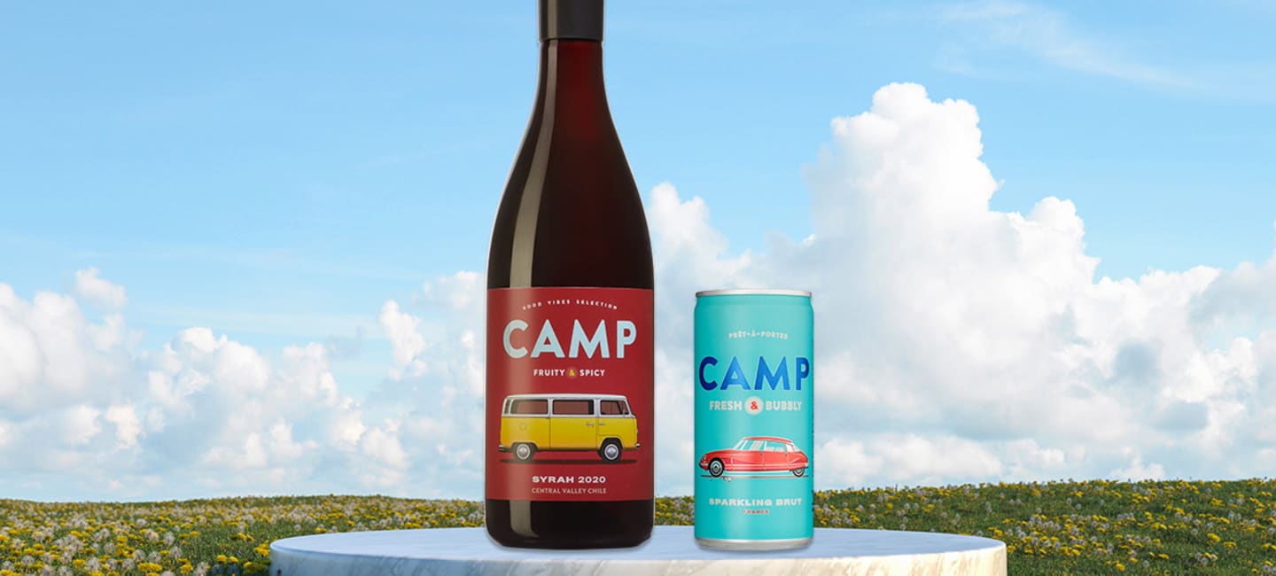 CAMP Syrah och CAMP Sparkling Brut på en sommaräng.