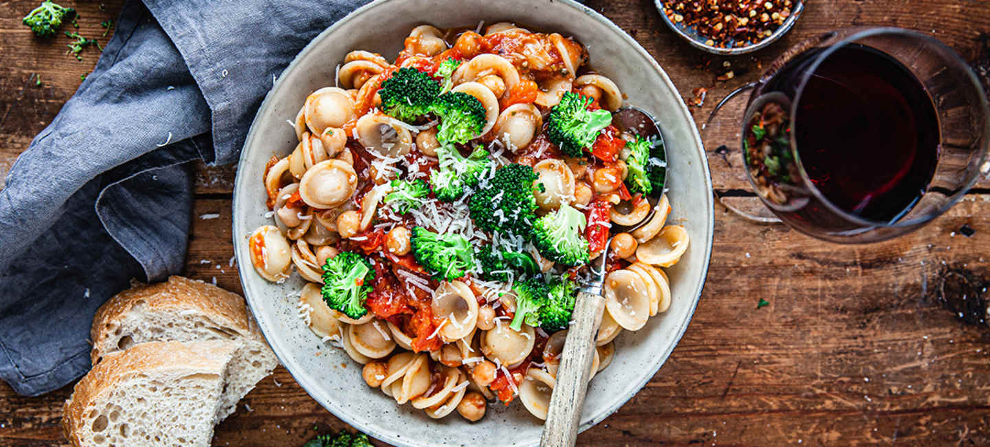 Orecchiette med broccoli och kikärtor 
