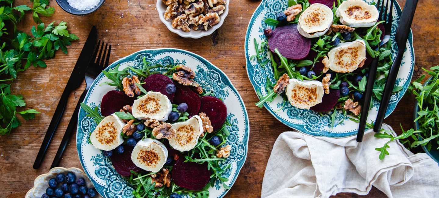 Getostsallad med rödbetor och valnötter