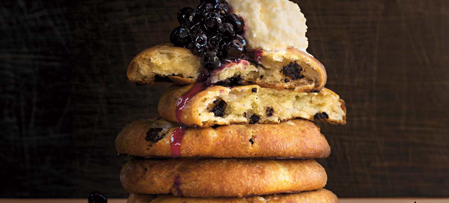 Scones med choklad och aroniasylt.