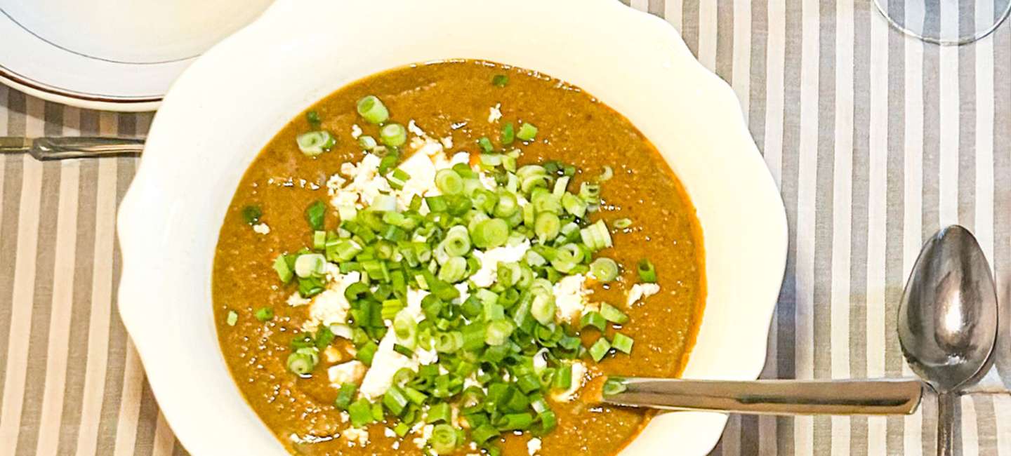 Gazpacho med basilika.