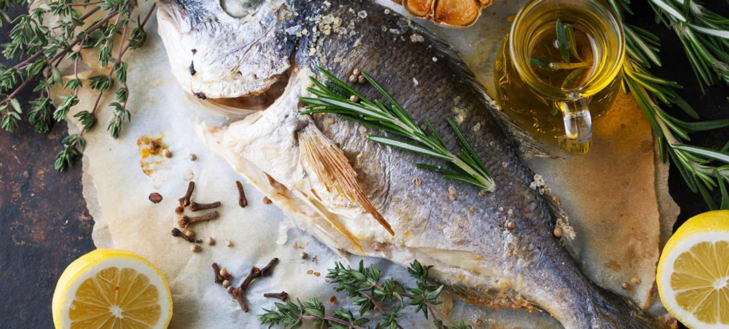 Grillad fisk med citron och örter