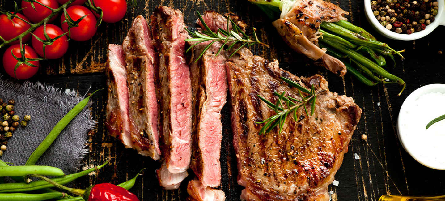 Grillat kött och grönsaker