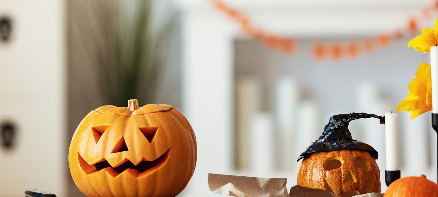 Halloween med karvade pumpor.