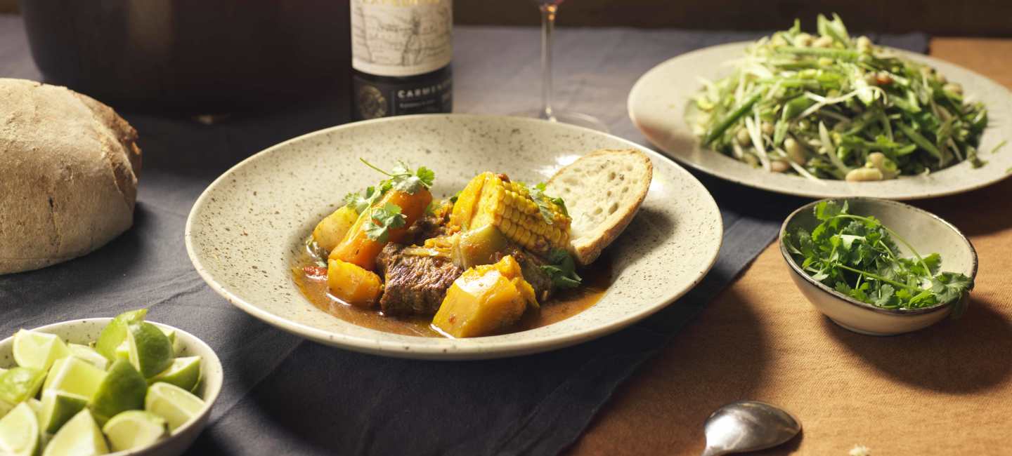 Cazuela med hjort och bönsallad.