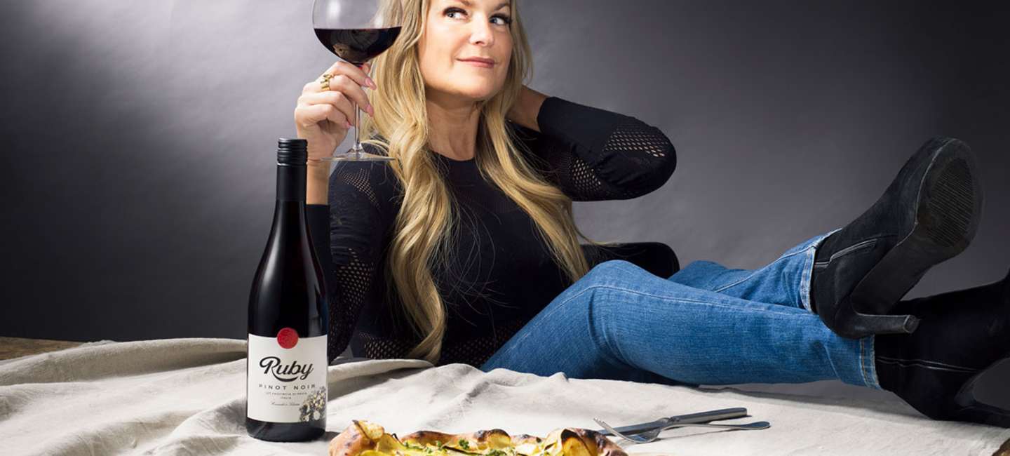 Laila Bagge med Ruby Pinot Noir.