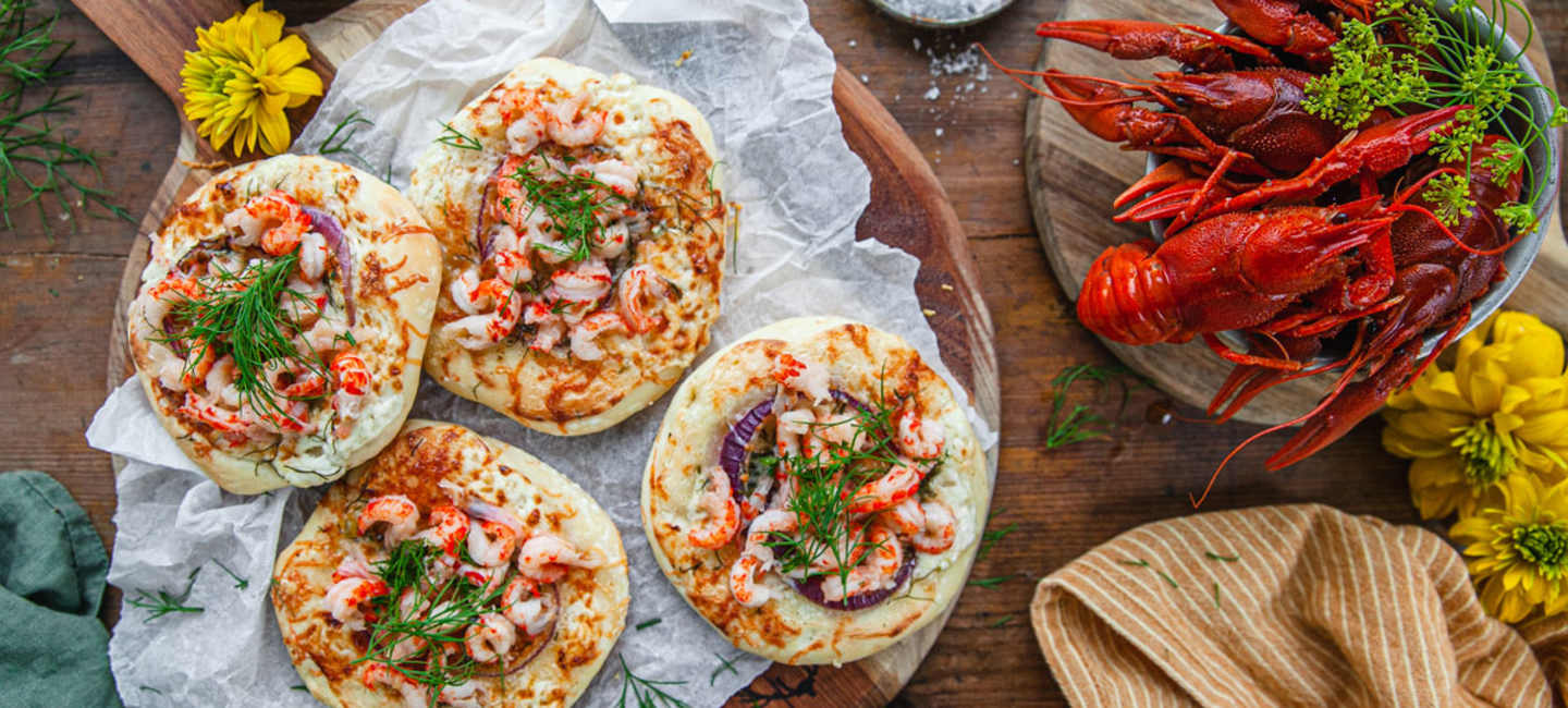 Minipizza med kräftor till kräftskivan.